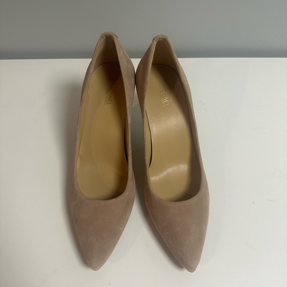NWOT Michael Kors Tan Classic Heels